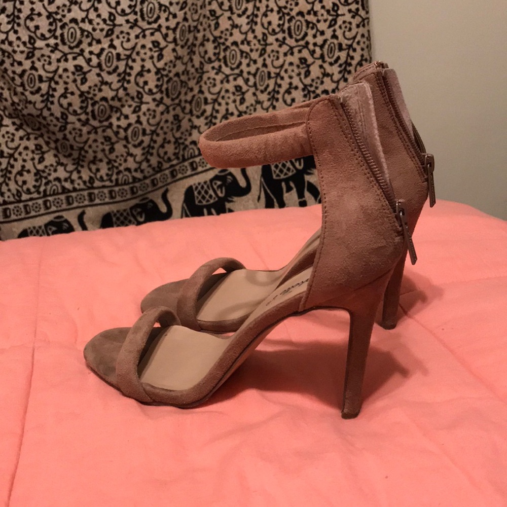 Heels - Picture 3 of 3
